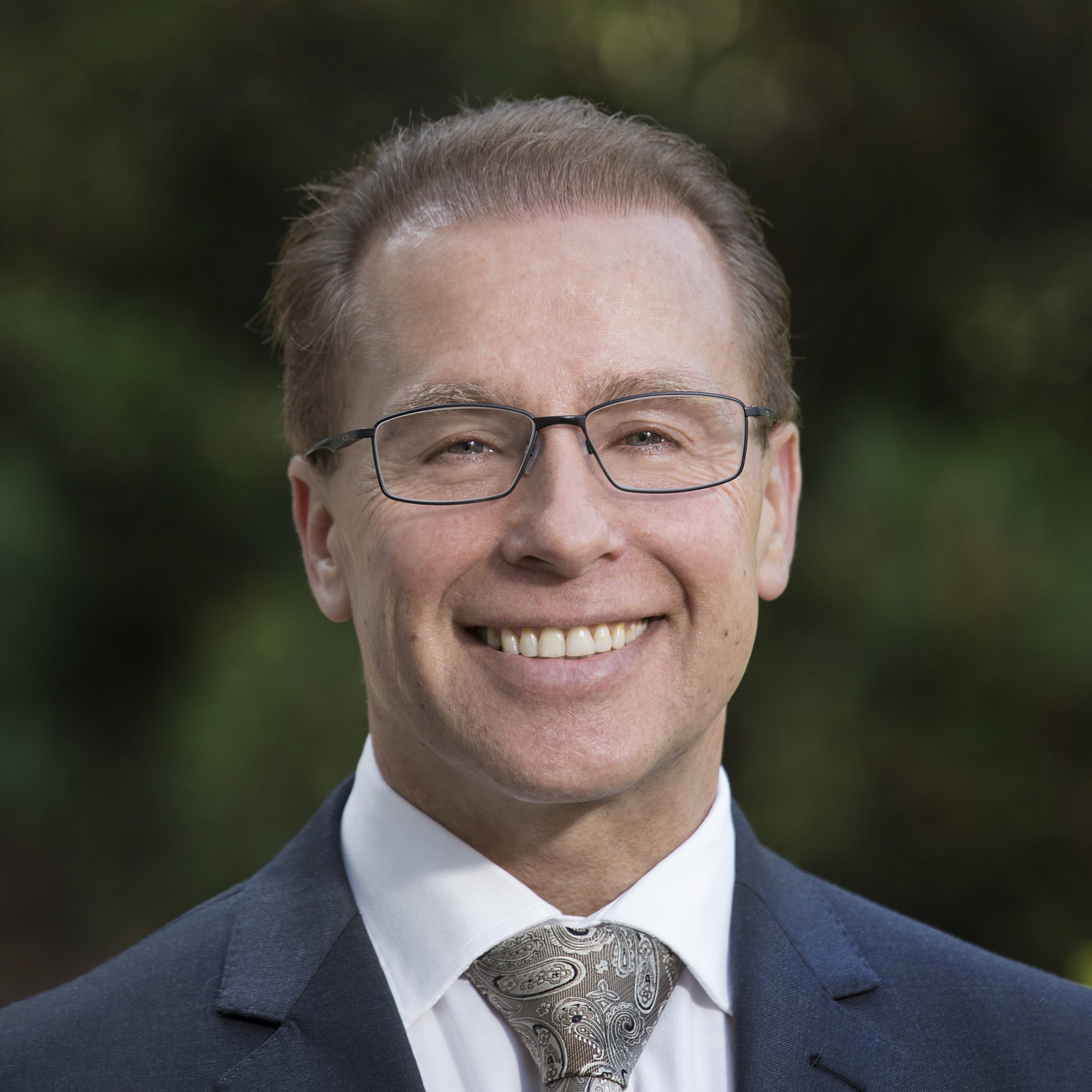Square_NickJohnson_Outdoor w glasses